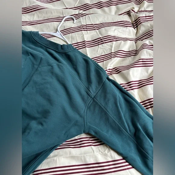 Women’s Lululemon Perfectly Oversized Crew Submarine Color Sweatshirt - Size 8 - Picture 7 of 13